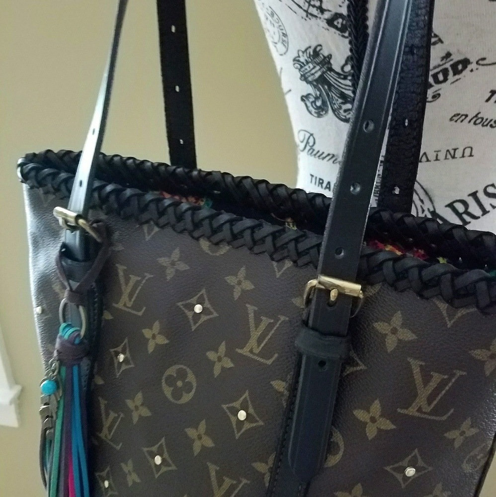 Louis Vuitton Bucket GM Revamped - Picture 2 of 7